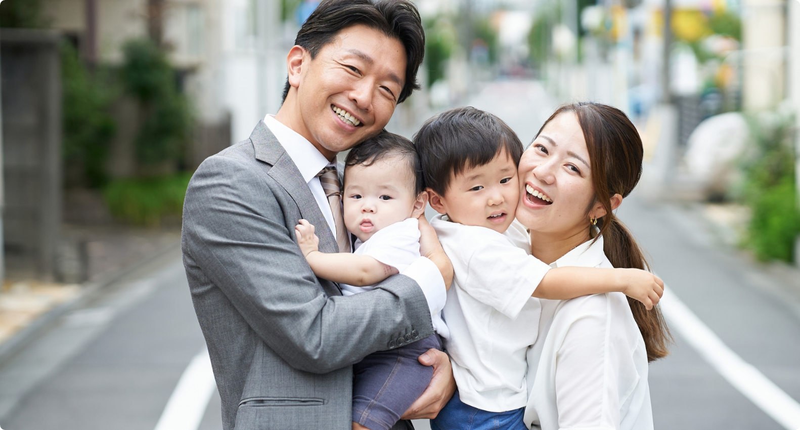 四人家族の写真